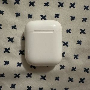 apple airpods 1st generation!!